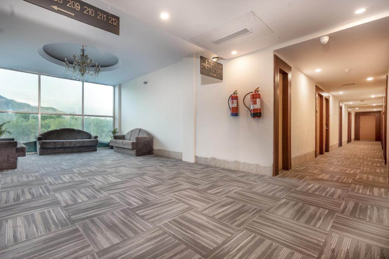 The Chinar Srinagar Hotel Bagian luar foto