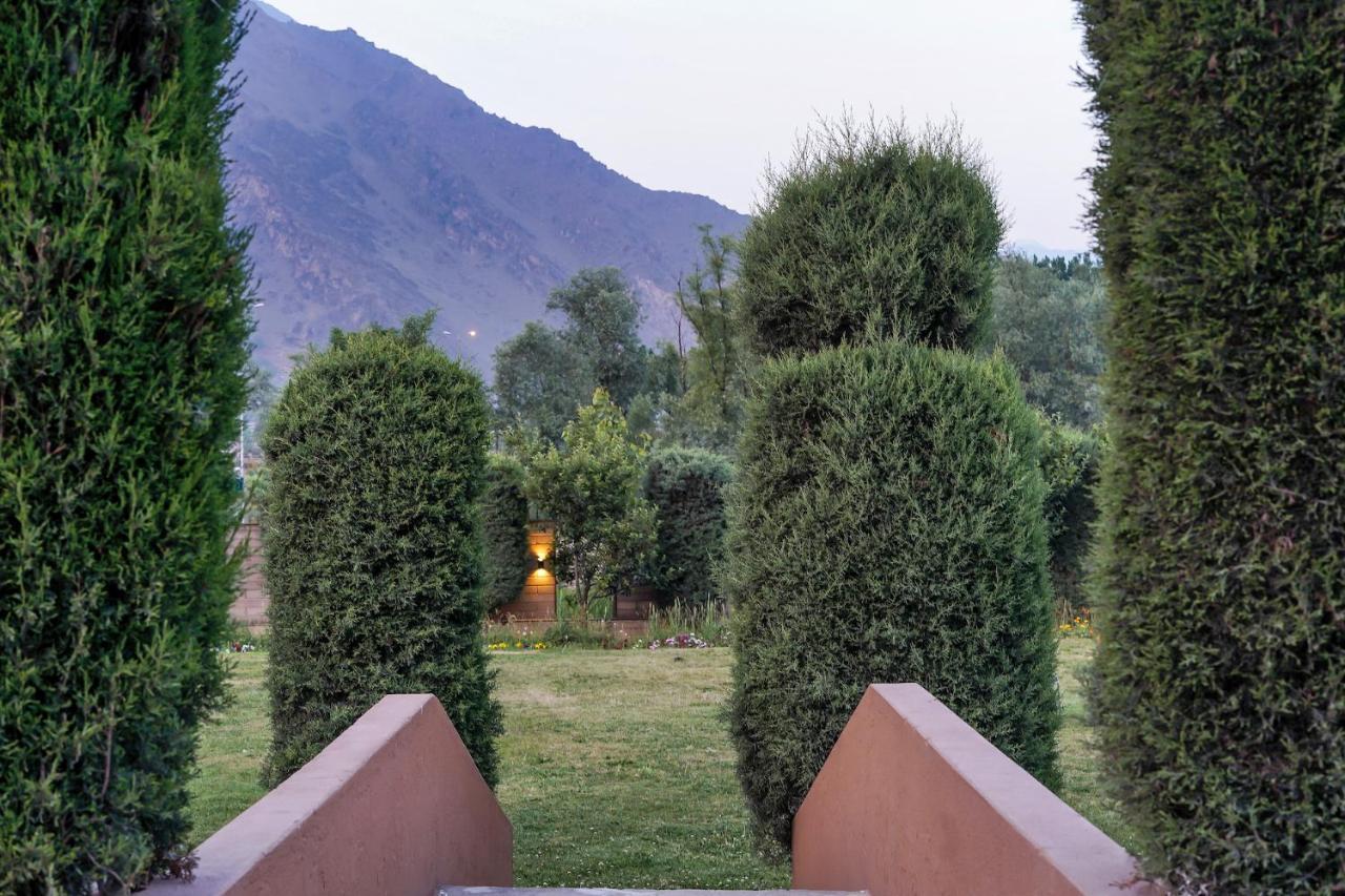 The Chinar Srinagar Hotel Bagian luar foto