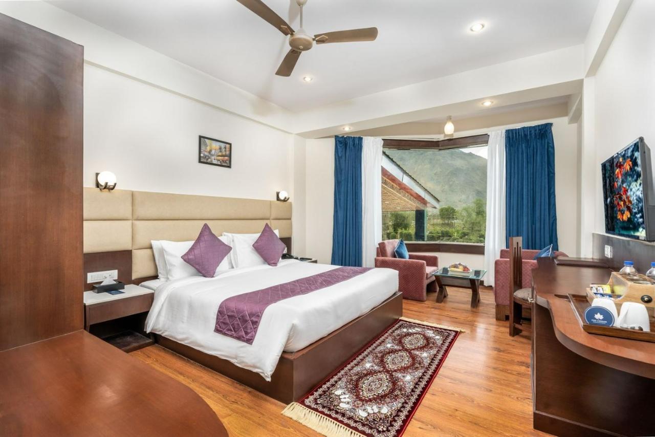 The Chinar Srinagar Hotel Bagian luar foto